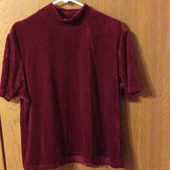 A Red Polyester Short Sleeve Shirt - Picture 2 of 4